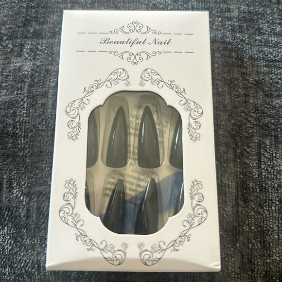 Press on nails stiletto - Picture 1 of 3